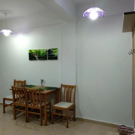Vicky's Sea View Апартаменты *