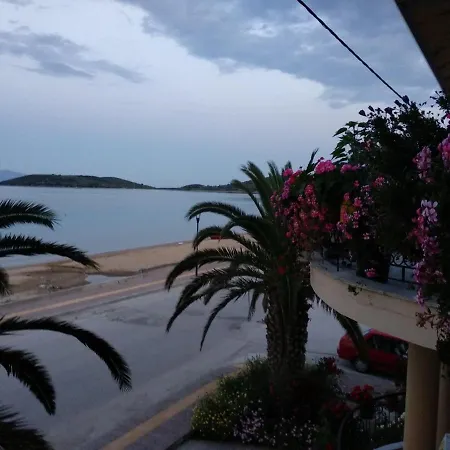 Vicky's Sea View * Неа-Перамос