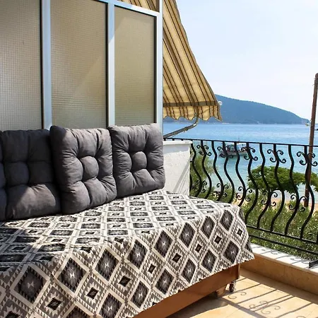 Vicky's Sea View Апартаменты *